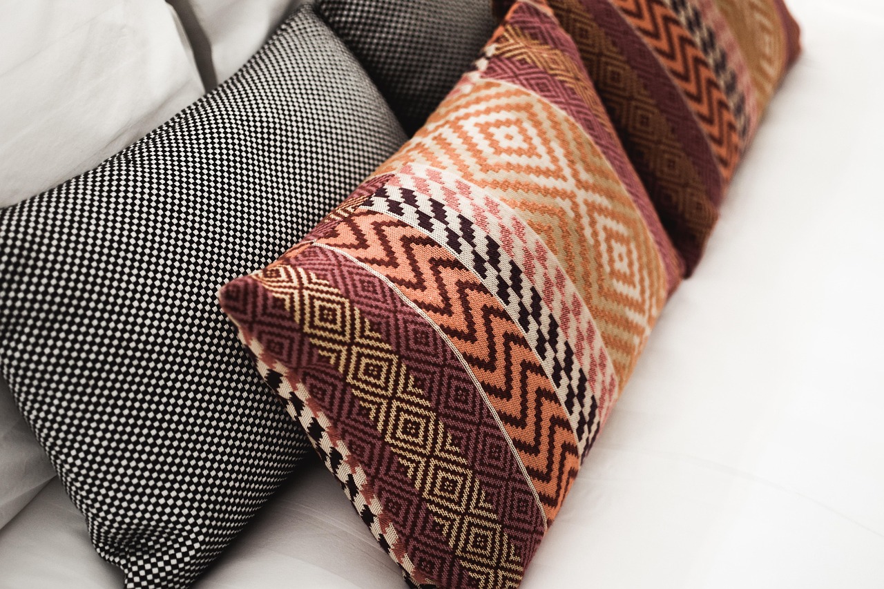 Poduszki dekoracyjne: jak o nie dbać?