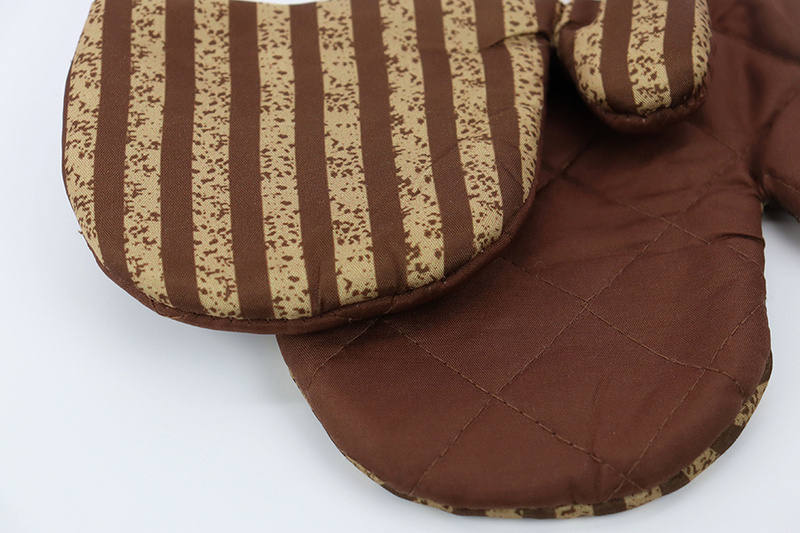 Fartuszek Kuchenny i 2 Rękawice Kuchenne Cappuccino 9578B Zestaw